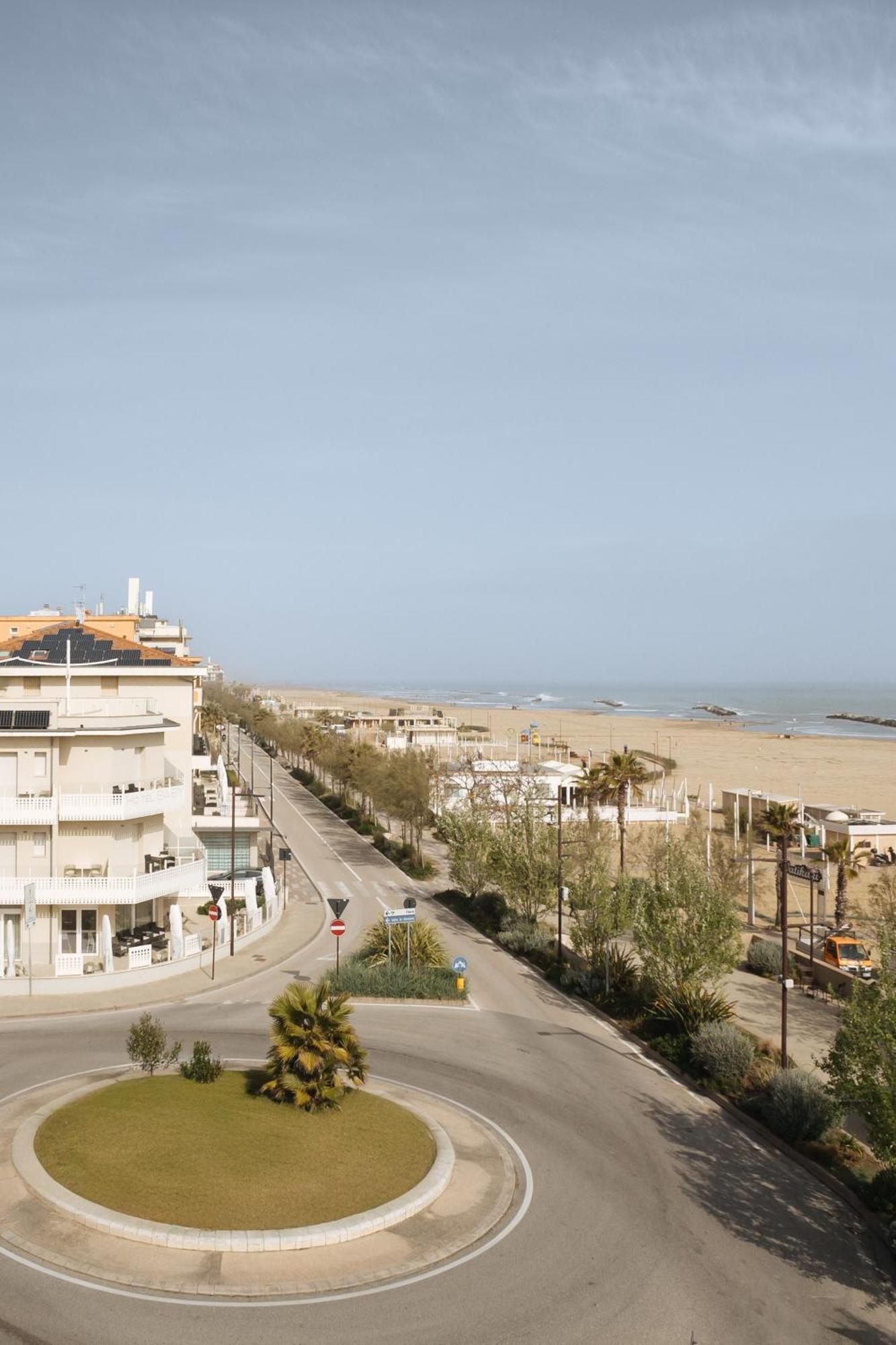 Gabbiano Apartments Rimini Exterior photo